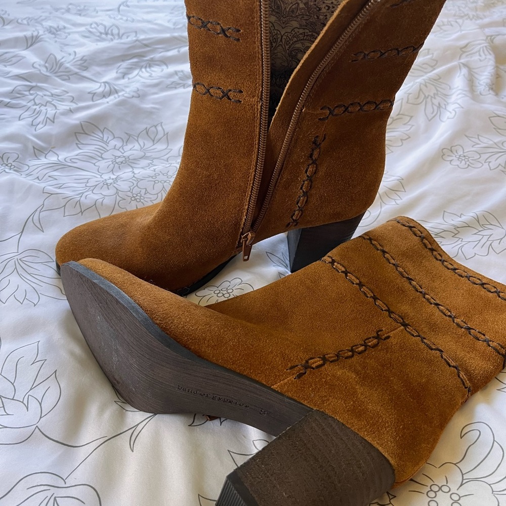 Band of Gypsies brown/tan suede boots. Size 8. Never worn (bottoms shown)